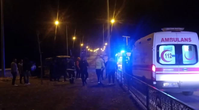Siirt’te hafif ticari araç refüje girdi, 1 kişi yaralandı
